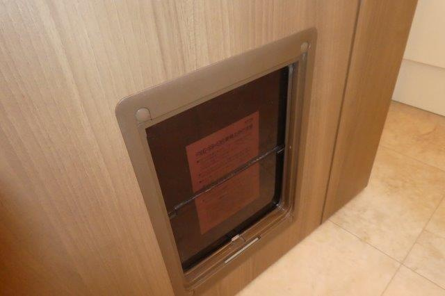 バーミィ・イツキBの設備|ペット用くぐり戸