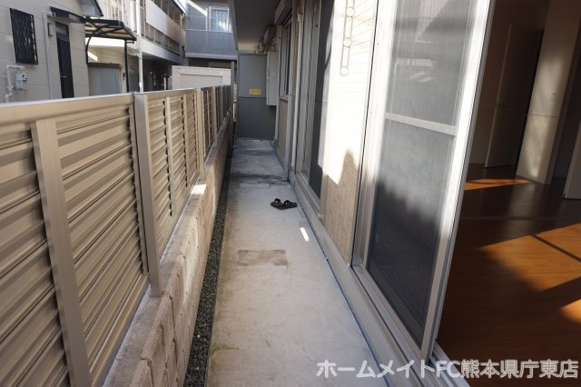 熊本市中央区帯山１丁目のアパートのバルコニー