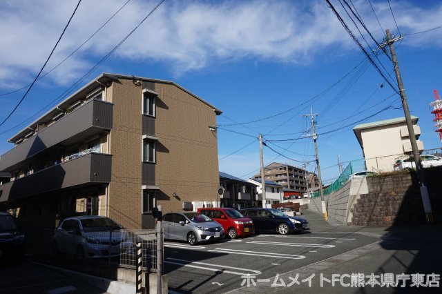 熊本市中央区帯山１丁目のアパートの駐車場