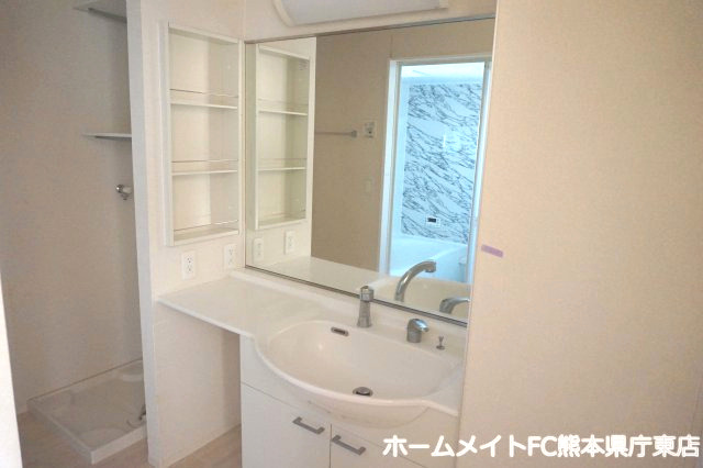 熊本市中央区帯山１丁目のアパートの独立洗面台
