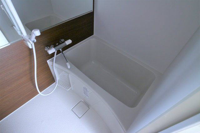 ジーメゾン塩屋の浴室