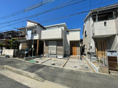 【外観】 | 福泉小・南東向き・前面道路10ｍ・新築一戸建て・堺市西区草部 | 落ち着いた雰囲気の外観です