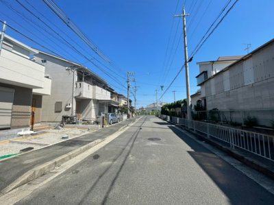 【前面道路含む現地写真】 | 福泉小・南東向き・前面道路10ｍ・新築一戸建て・堺市西区草部 | 前面道路含む現地写真です