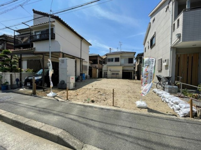 【前面道路含む現地写真】 | 福泉小・南東向き・前面道路10ｍ・新築一戸建て・堺市西区草部 | 前面道路含む現地写真です
