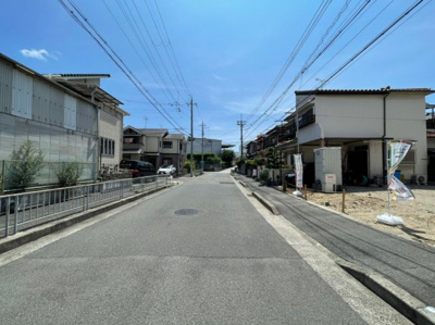 【前面道路含む現地写真】 | 福泉小・南東向き・前面道路10ｍ・新築一戸建て・堺市西区草部 | 前面道路含む現地写真です
