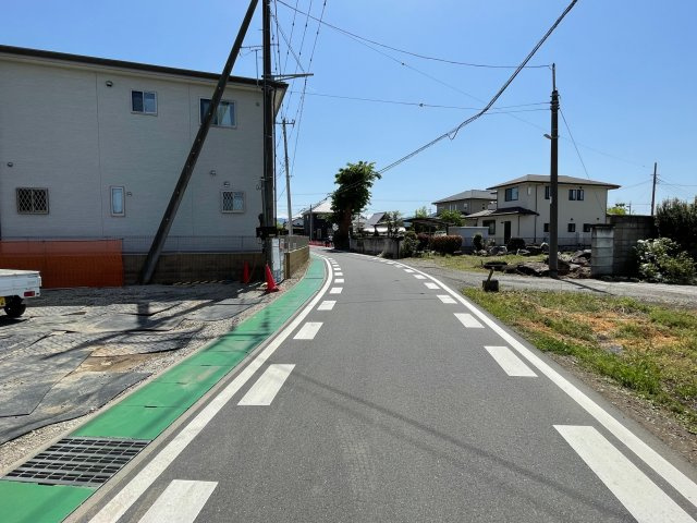 神川町元阿保第3（全2棟）2号棟の前面道路含む現地写真|2022.4撮影
