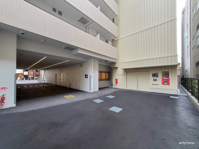 スプランディッド江坂駅前　仲介手数料無料の駐車場
