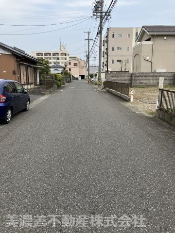 ５８７４３　本巣郡北方町高屋伊勢田土地の前面道路含む現地写真