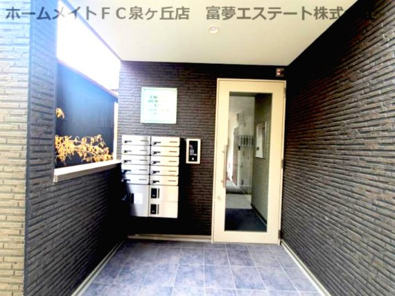 ジーメゾン泉大津イーストのエントランス