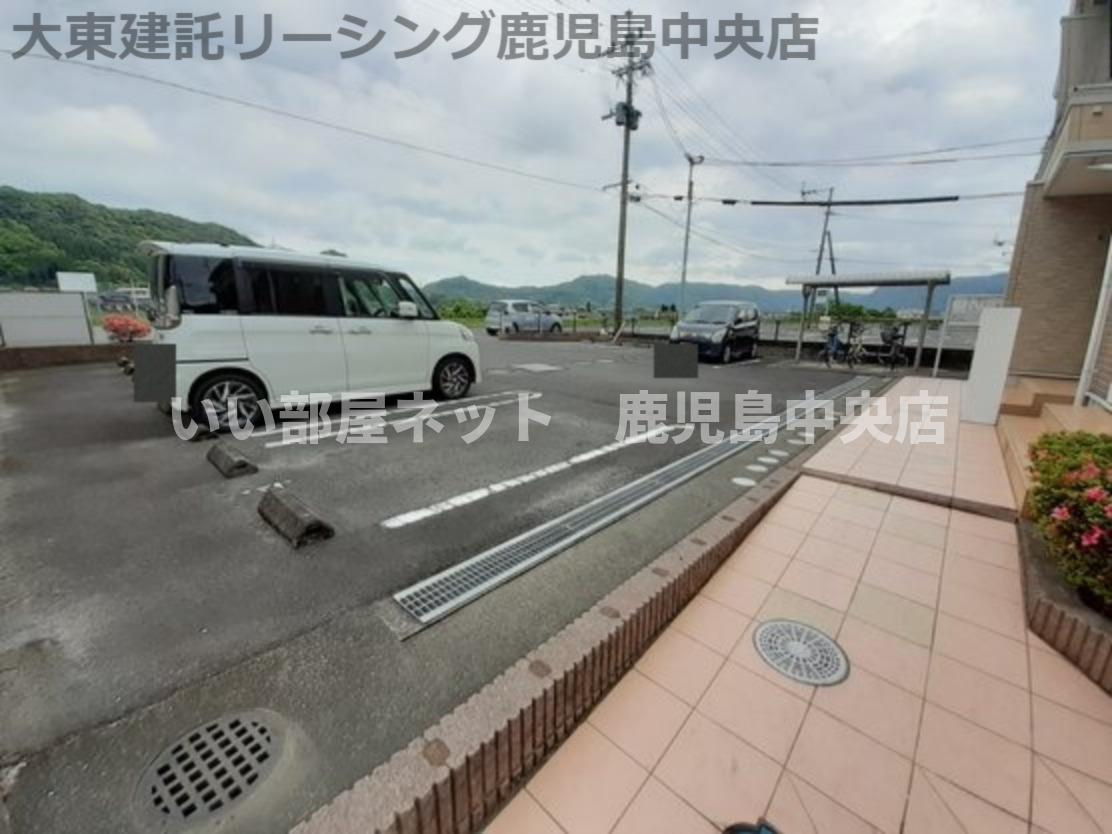 【駐車場】