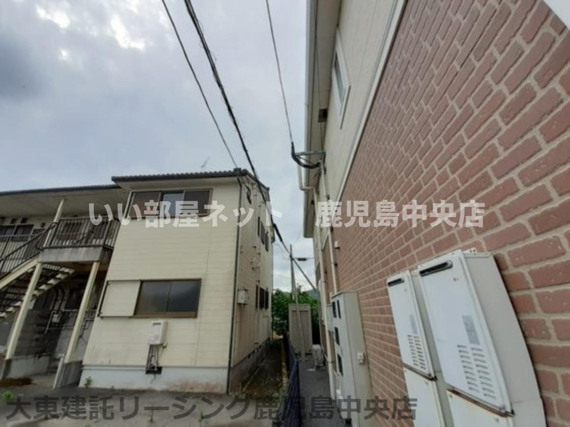 北側境界。電線あり。