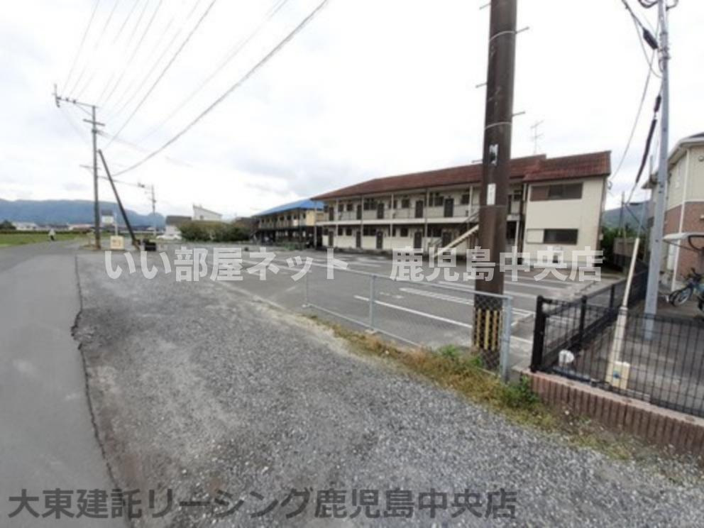 隣地状況（撮影日：2022年5月10日）