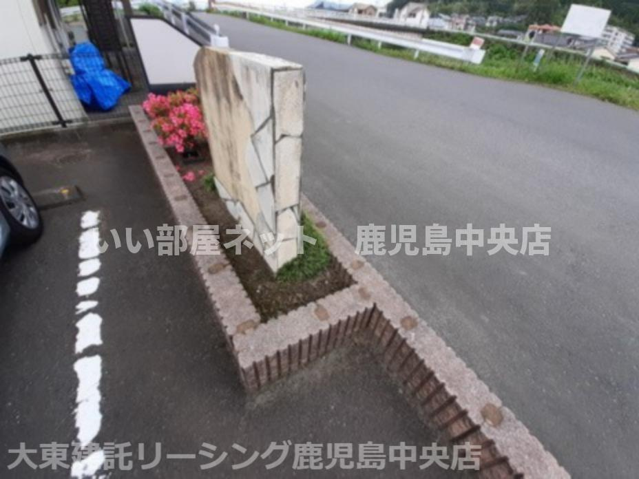 植栽・建物名称看板