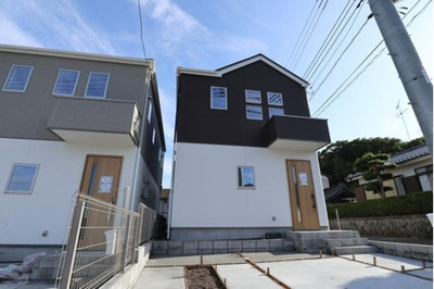 【外観】 | ☆カースペース２台／穏やか住環境☆藤沢市高倉４号棟