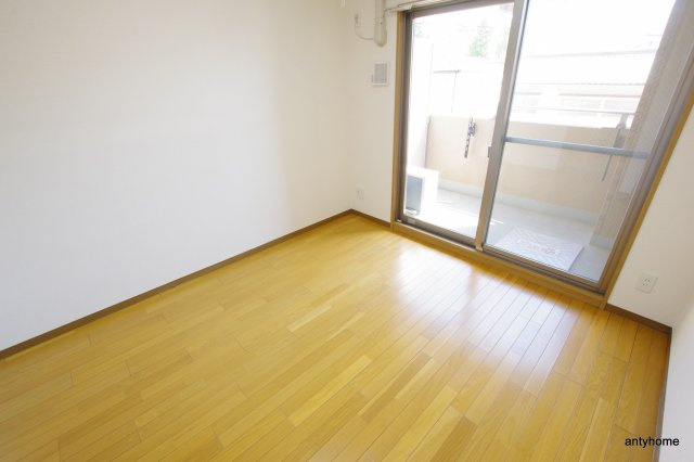 アーデン江坂　仲介手数料無料の居間・リビング