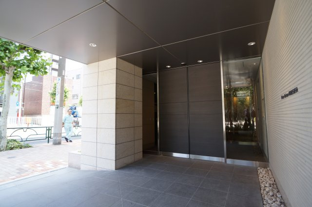 プライムメゾン森下のエントランス