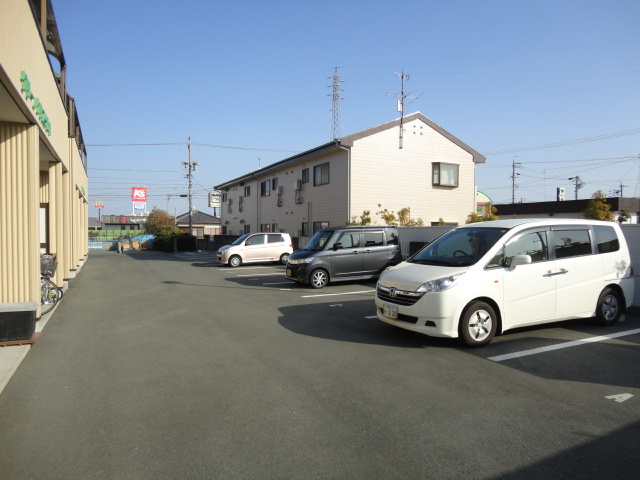 グリーンクリスタルの駐車場