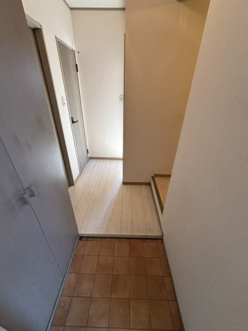 【玄関】 | シルヴァンヒルズ | ※同物件・反転タイプの写真です。