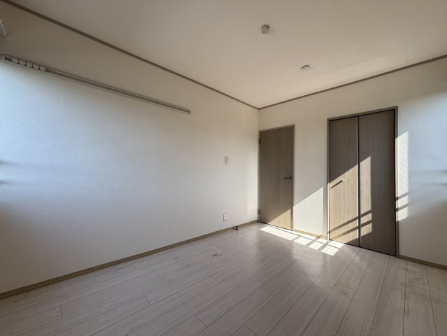 【洋室】 | シルヴァンヒルズ | ※同物件・反転タイプの写真です。