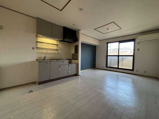【居間・リビング】 | シルヴァンヒルズ | ※同物件・反転タイプの写真です。