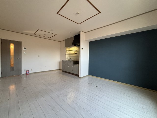 【居間・リビング】 | シルヴァンヒルズ | ※同物件・反転タイプの写真です。
