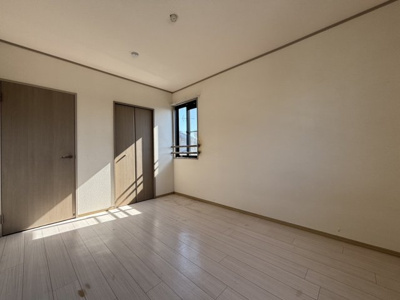 【洋室】 | シルヴァンヒルズ | ※同物件・反転タイプの写真です。