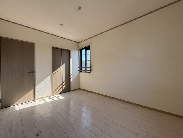 【洋室】 | シルヴァンヒルズ | ※同物件・反転タイプの写真です。