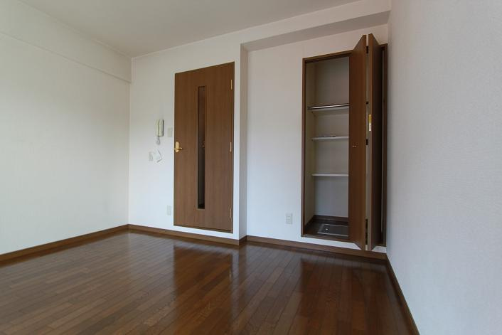 【居間・リビング】 