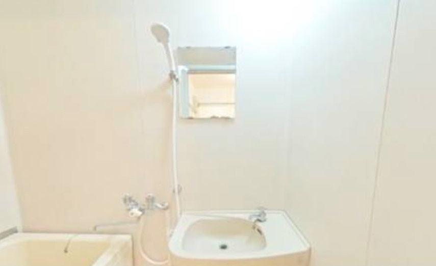 カーサ・エスメラルダ【キャッシュバック対象物件】の独立洗面台|朝の支度にも助かる、独立の洗髪洗面化粧台