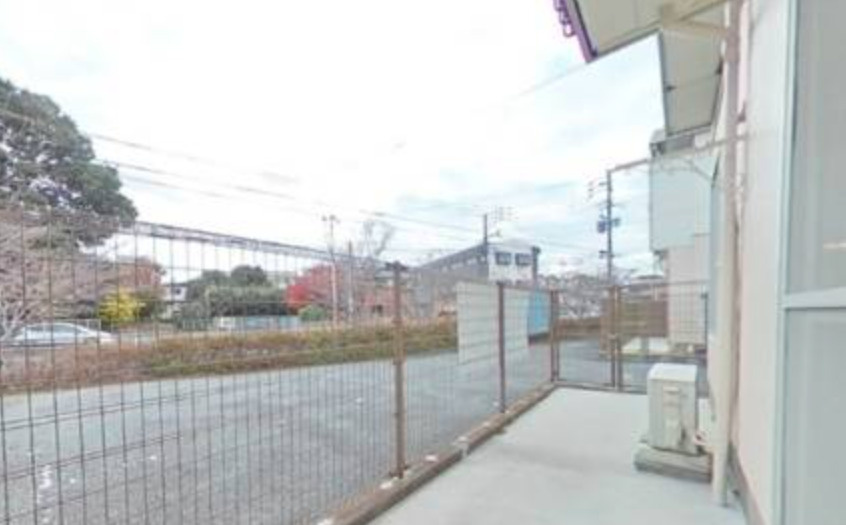 カーサ・エスメラルダ【キャッシュバック対象物件】のバルコニー|暖かな日差しのふりそそぐバルコニー