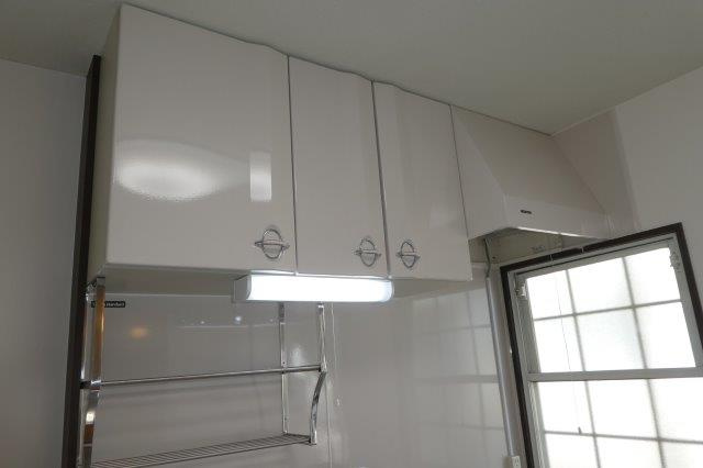 アメニティハイツＡのキッチン|キッチン上収納
