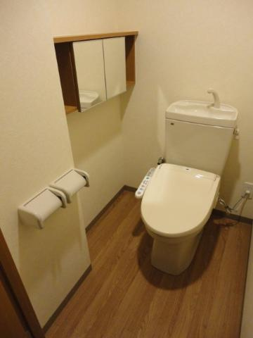 Ｓol y luna　（ソル　イルナ）のトイレ|シャワー付トイレ