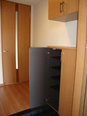 Ｓol y luna　（ソル　イルナ）の収納|下駄箱