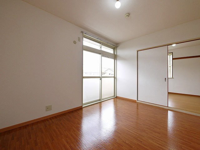 エクレール天理Ｂの洋室|落ち着いた色調の洋室です