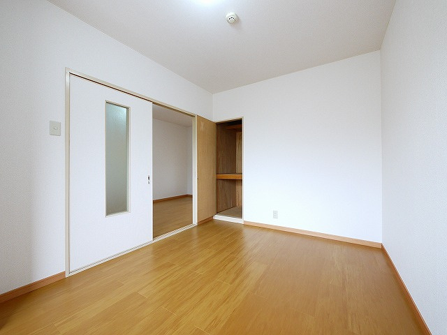 エクレール天理Ｂの洋室|使い勝手のいい洋室です