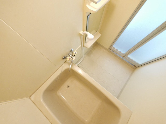 エクレール天理Ｂの浴室|日々の暮らしに欠かせないお風呂です
