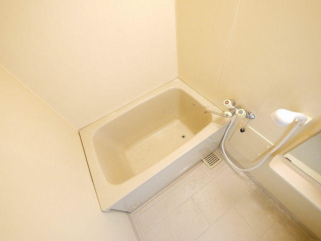 エクレール天理Ｂの浴室|コンパクトで使いやすいお風呂です