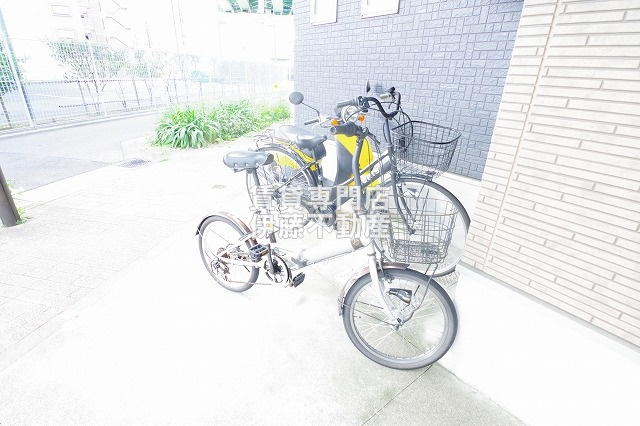 Creo庄内通参番館の駐車場