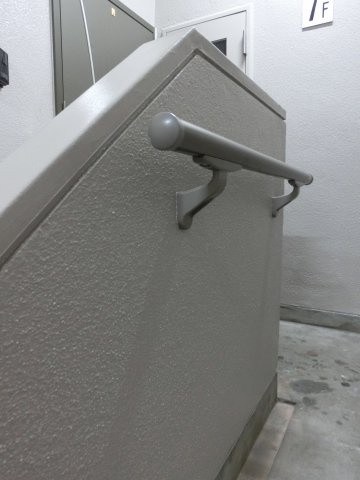 花見川ロイヤルマンションのその他共用部分|塗装済　手摺があります。