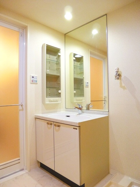 オーキッドレジデンス三ノ輪Ⅱの洗面所|身支度しやすい独立洗面台