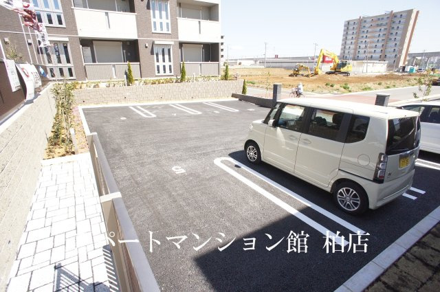ピアチェーレⅠの駐車場