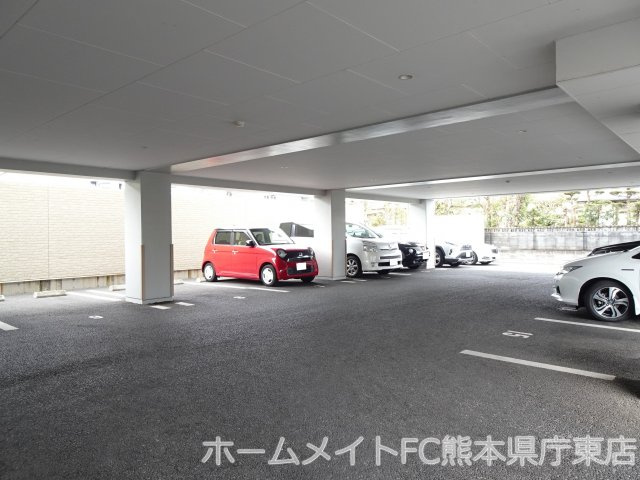 熊本市西区横手４丁目の賃貸マンションの駐車場