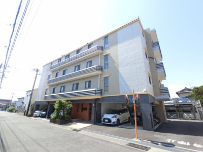 【外観】 | セルアージュ南鴨宮コートブリーズ | エントランス部分です。
周辺交通量は少なく閑静な住宅街に位置しています。