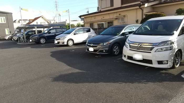 サンパティークAの駐車場