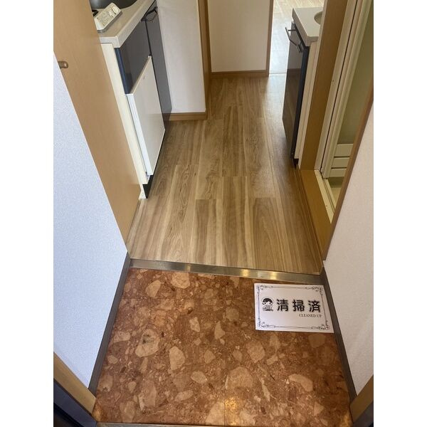 エステムコート京都河原町プレジールの玄関