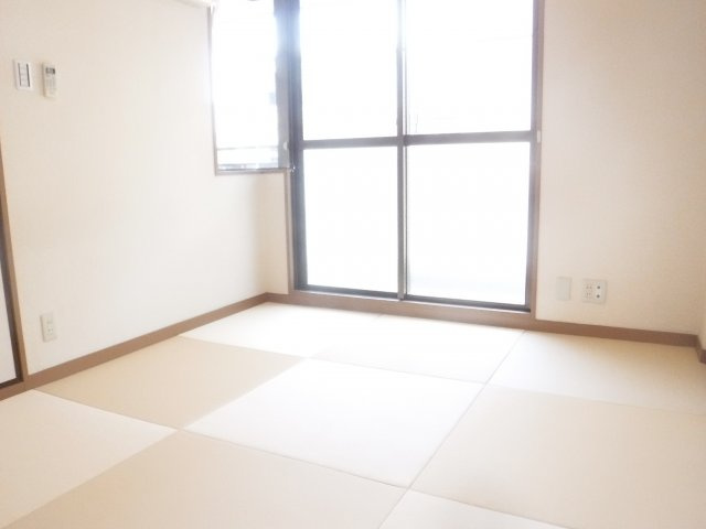 アビタヌーボーの和室