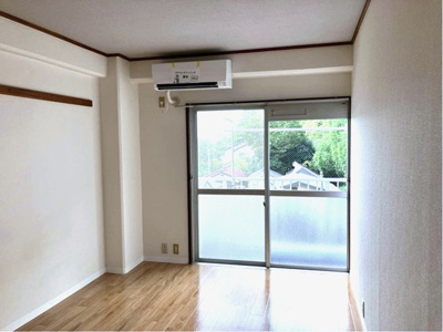 【洋室】 | フォーレスト日吉 | 南西向き洋室6帖☆バルコニーに繋がるお部屋です！エアコン付きで1年中快適に過ごせますね☆