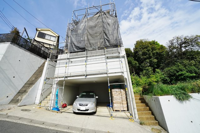 収納豊富な３ＳＬＤＫ！カースペース２台♪保土ケ谷区上菅田町　新築戸建ての外観