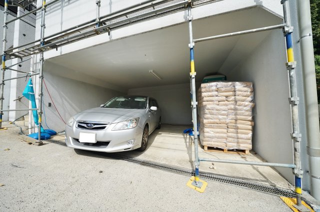 収納豊富な３ＳＬＤＫ！カースペース２台♪保土ケ谷区上菅田町　新築戸建ての駐車場