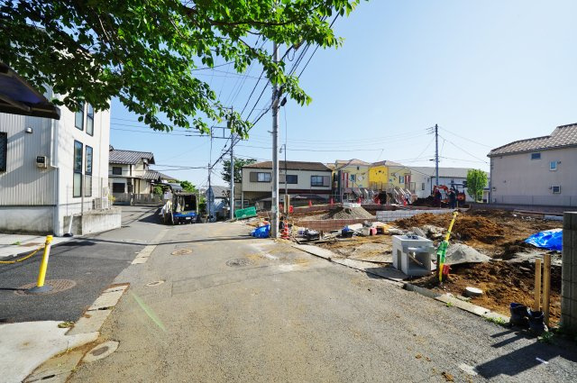 保土ヶ谷駅徒歩１０分！カースペース２台♪保土ケ谷区霞台　全３棟新築戸建ての前面道路含む現地写真